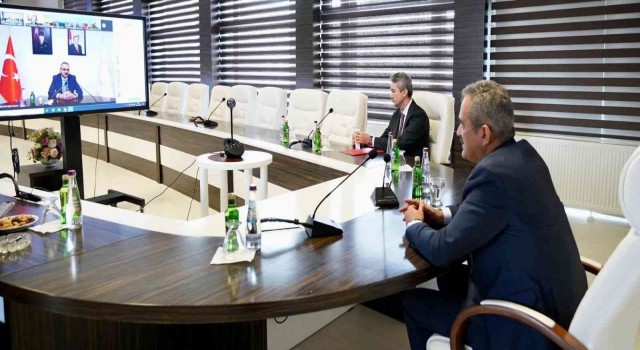 Bakan Özer il milli eğitim müdürleriyle bir araya geldi