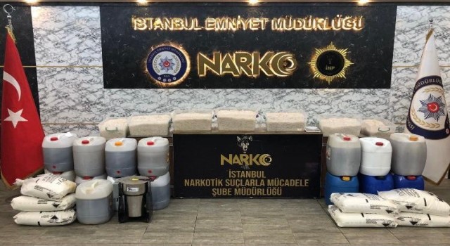 Bakan Soylu, İstanbulda yarım tondan fazla metamfetamin ele geçirildiğini açıkladı