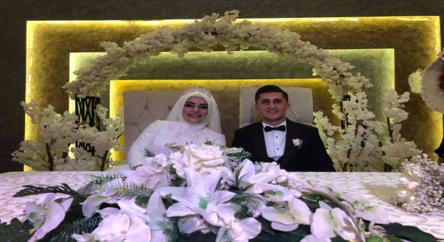 Bakan Soyludan evlenen polis memuru çifte tebrik mesajı
