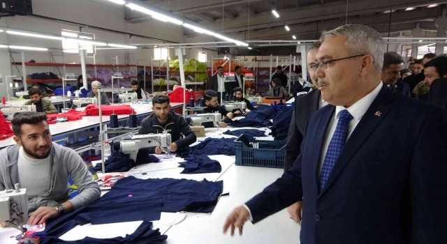 Bakan Soylunun girişimiyle kurulan fabrikalar gençlerin geleceğe umutla bakmasını sağlıyor