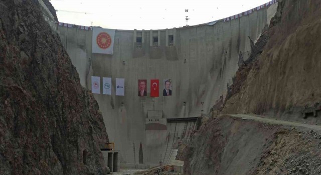 Bakan Vahit Kirişci “Yusufeli Barajında su tutma işlemi toplam 309 gün sürecek”