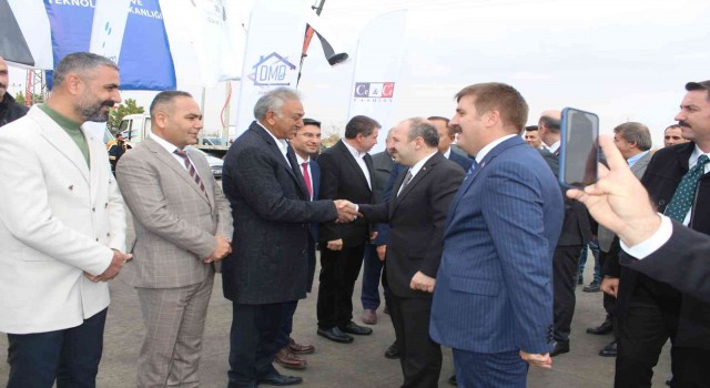 Bakan Varank: Togg, Cumhurbaşkanımızın liderliğinde 2023 yılında yolların tozunu arttıracaktır