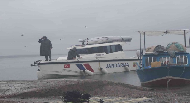 Balık tutmak için ağları gerdirirken tekneden düşüp suda kayboldu