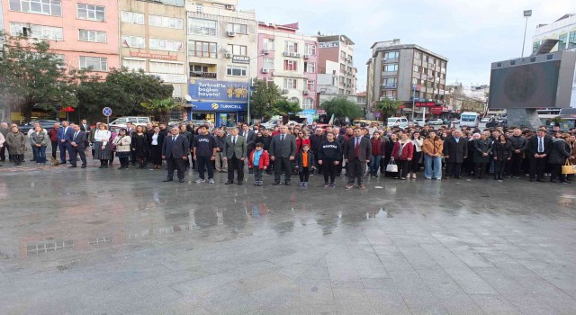 Balıkesirde Öğretmenler Günü kutlandı, alana giren sokak köpeği de gülümsetti