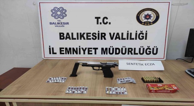 Balıkesirde polisten uyuşturucu ve kaçak tütün operasyonu