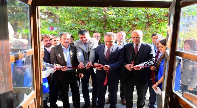 Balıkesirin 100 yıllık halıları Balıkesirde sergilendi