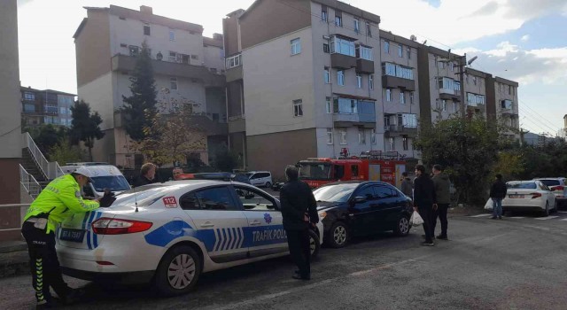 Balkonda başlayan yangın evin içine sıçradı