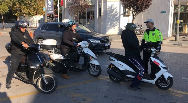 Bandırmada motosiklet sürücülerine denetim yapıldı