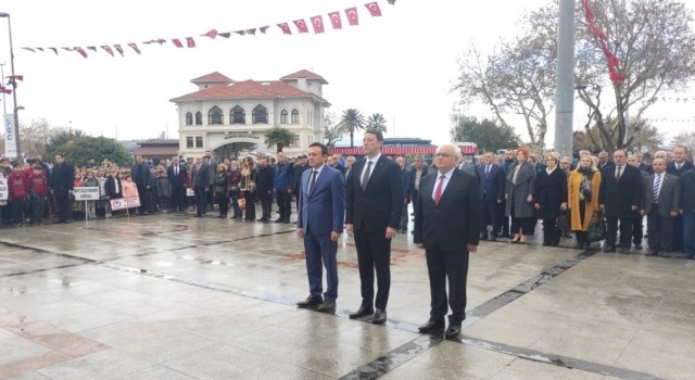 Bandırmada Öğretmenler günü törenle kutlandı.