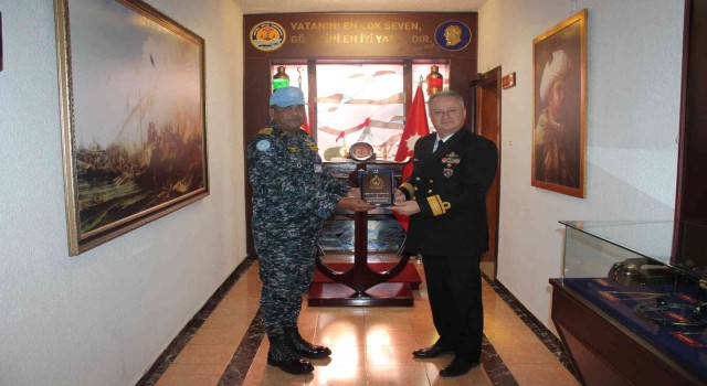 Bangladeş Komutanı Albay Islam, Akdeniz Bölge Komutanı Tuğamiral Gediki ziyaret etti