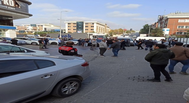 Banka aracını takip ederek gasp etmeye çalışanlar suçüstü yakalandı
