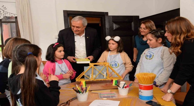 Başkan Bakkalcıoğlu “Geleceğe Köprü İnşa Ediyoruz” adlı STEM Atölyesine konuk oldu