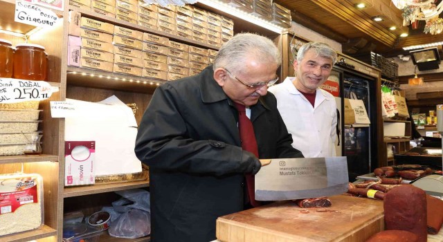Başkan Büyükkılıç, Kazancılar Çarşısında Esnafları Gezdi
