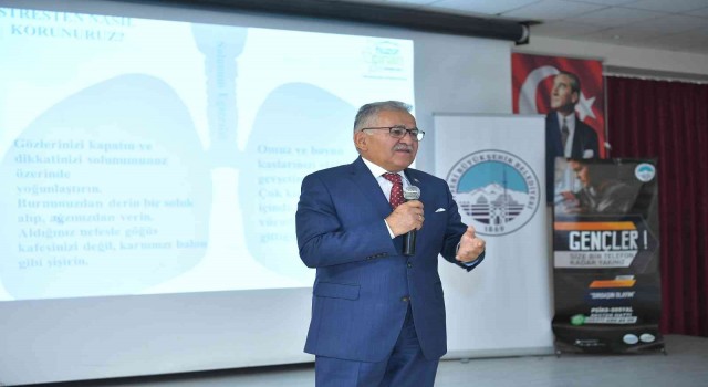 Başkan Büyükkılıç, Yeşilhisarda muhtarlara yönelik düzenlenen eğitim seminerine katıldı