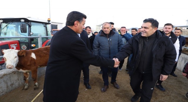 Başkan Demirden hayvan pazarına ziyaret
