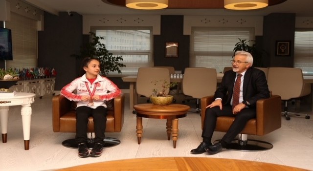Başkan Erdemden ödüllü sporculara kutlama