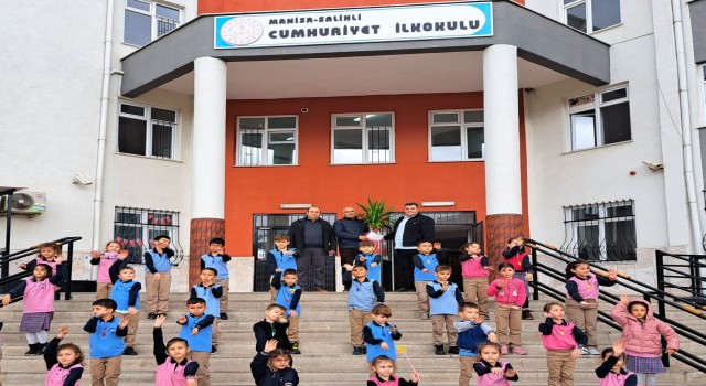 Başkan Kaydadan meslektaşlarına çiçekli kutlama
