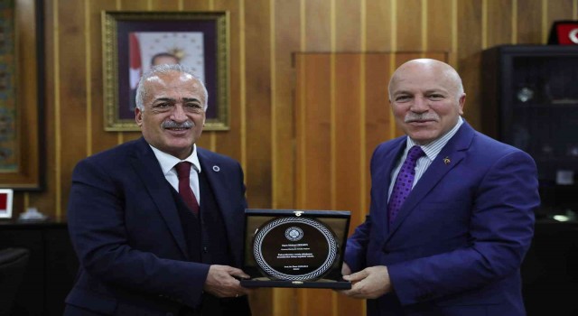 Başkan Sekmenden Rektör Çomaklıya tebrik ziyareti