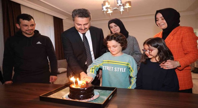 Başkandan Emire doğum günü sürprizi