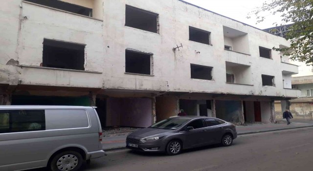 Batmanda mahalle sakinleri metruk binaların yıkılmasını istiyor