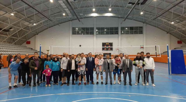 Bayburtta öğretmenler arası voleybol turnuvası düzenlendi
