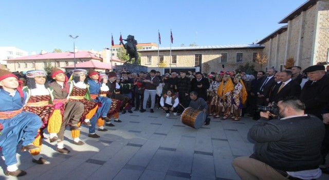 Bayburtta, Yıldızlar Türkiye Şampiyonası öncesi kortej yürüyüşü yapıldı