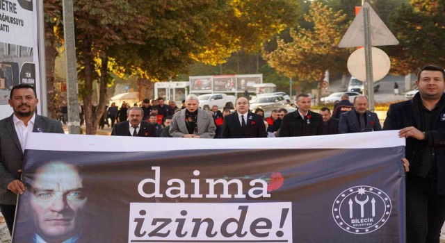 Belediye çalışanları Atatürkü anmak için Cumhuriyet Meydanına kadar yürüdü