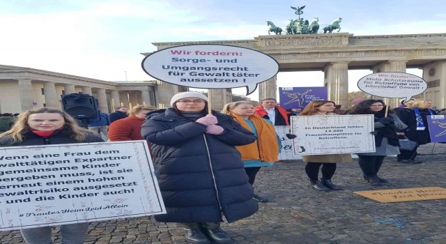 Berlinde kadına karşı şiddet protesto edildi