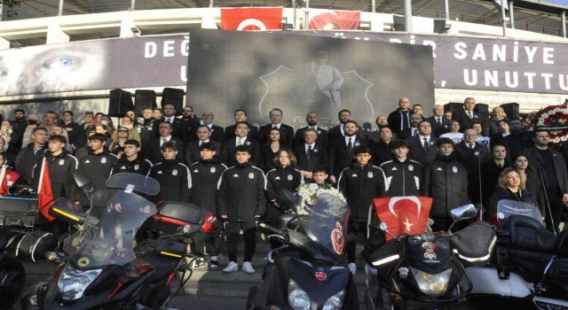 Beşiktaş Kulübü, Atatürkü Dolmabahçede andı