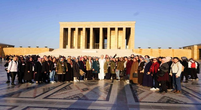 Bilecikli kadınlar Anıtkabiri ziyaret etti