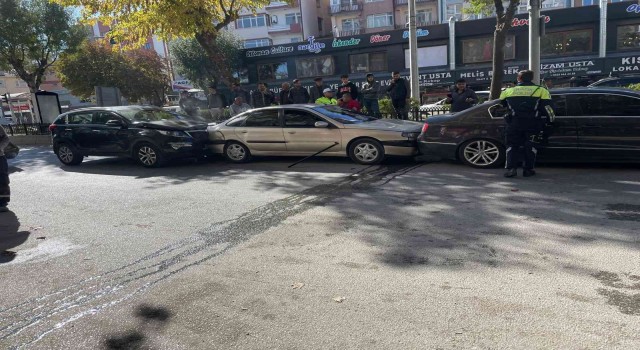 Bilecikte 4 aracın karıştığı zincirleme trafik kazası