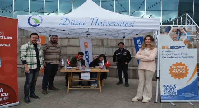 Bilişim sektörünün başarılı temsilcileri DevFestte öğrencilerle buluştu
