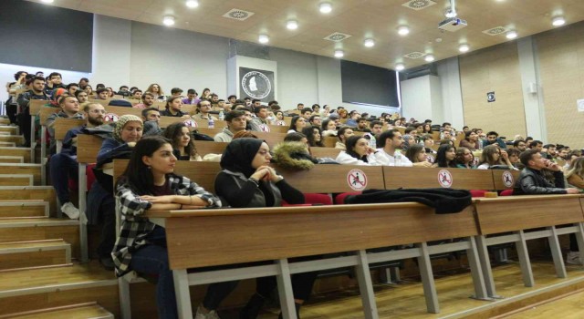 Bilişim sektörünün temsilcileri ‘Devfest 2022 Zonguldakta öğrencilerle Buluştu