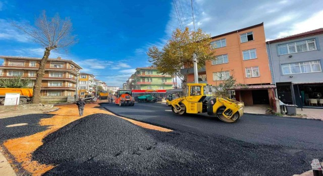 Bin 300 metrelik yola 2 bin 500 ton asfalt serildi