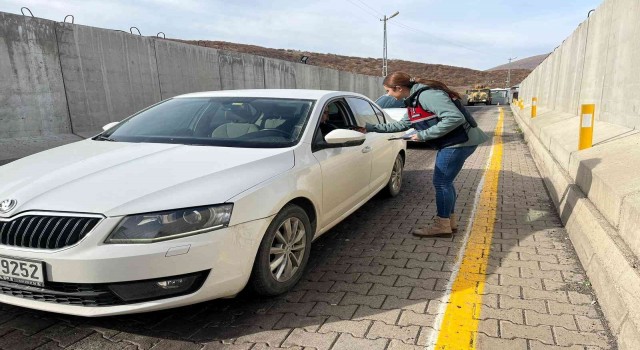 Bingölde jandarma 2 bin 670 vatandaşa KADESi tanıttı