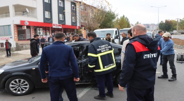 Bingölde tır ile otomobil çarpıştı: 2 yaralı