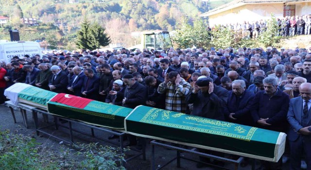 Rize’de Biri çocuk 3 kişilik aile gözyaşları içerisinde son yolculuğuna uğurlandı