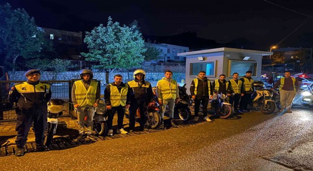 Bodrumda 85 sürücüye reflektörlü yelek dağıtıldı