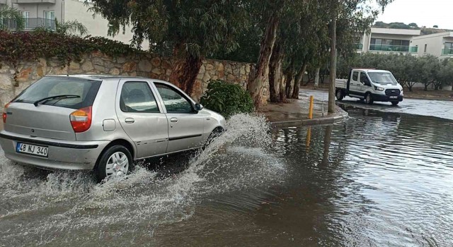 Bodrumda güneşli ve sıcak hava, yerini yağmura bıraktı