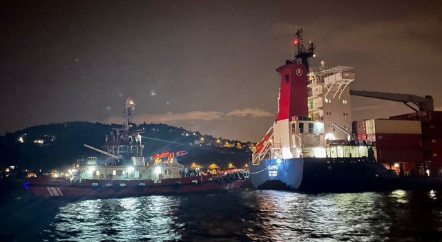 Boğazda konteyner gemisi arıza yaptı: Gemi trafiği askıya alındı