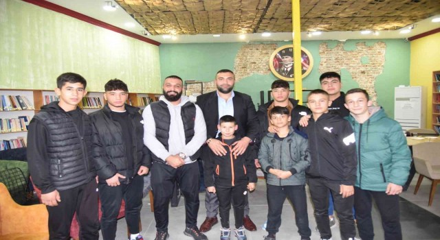 Boksör Ali Eren Demirezen, Sındırgıya konuk oldu