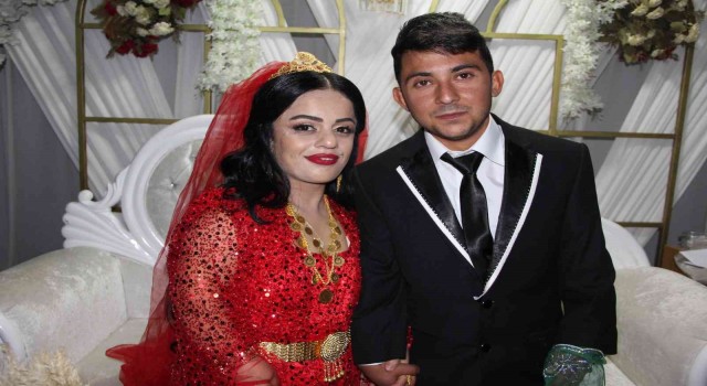 Boyları küçük aşkları büyük çifte görkemli düğün