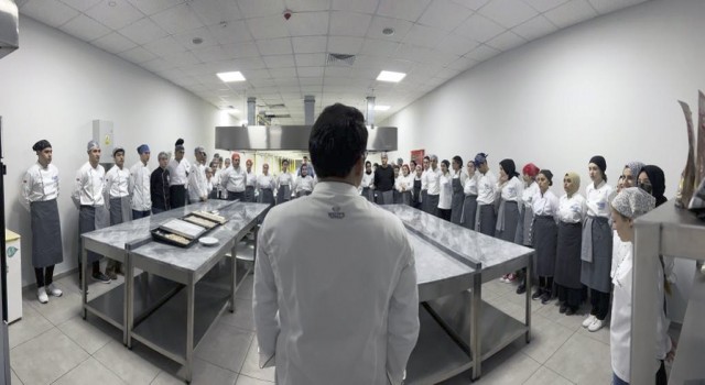 Bu derste Türk mutfağındaki 16 farklı çorba pişti