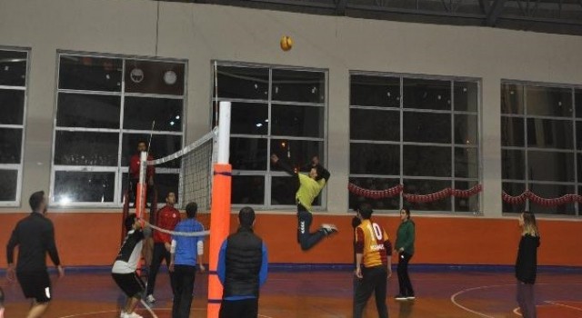 Bulanıkta ‘Kurumlar Arası Voleybol Turnuvası başladı