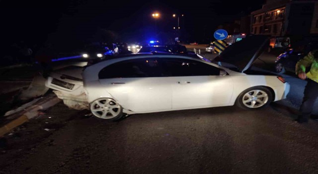 Burhaniyede tek taraflı kazada 4 kişi yaralandı