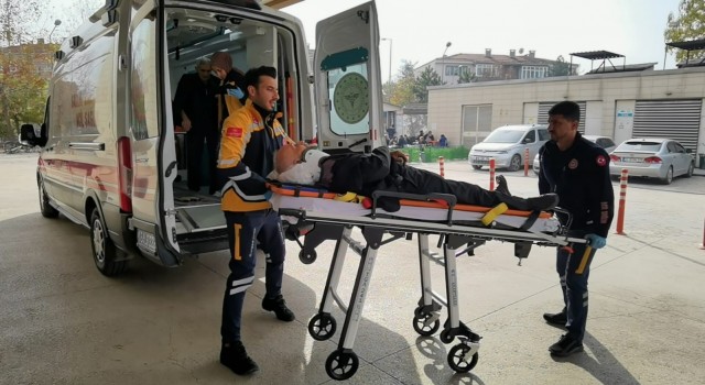 Bursada 2 otomobil çarpıştı: 3 yaralı
