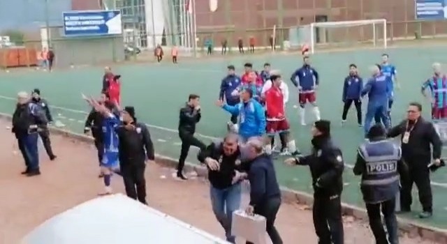 Bursada amatör maçta bir polis ile bir futbolcu yaralandı