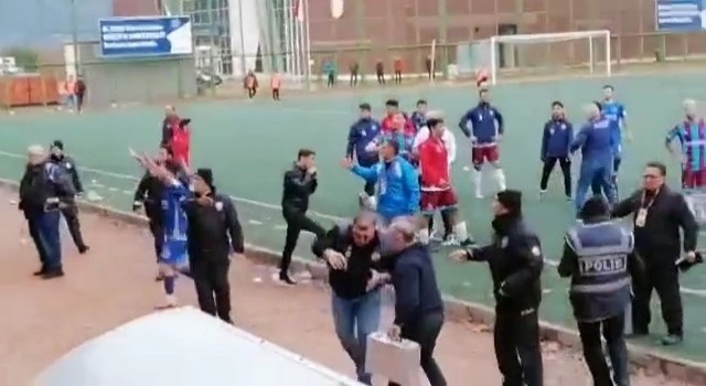 Bursada amatör maçta bir polis ile bir futbolcu yaralandı