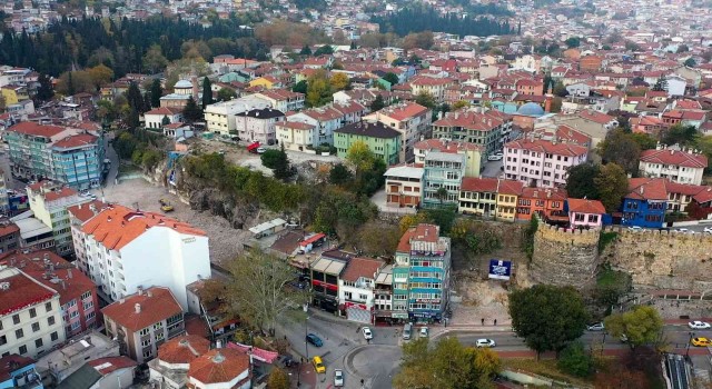 Bursada binalar yıkılıyor, tarihi surlar ortaya çıkıyor