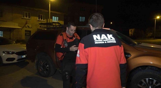Bursada biri eğitmen iki paraşütçü kayalıklarda mahsur kaldı